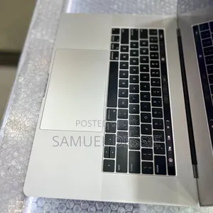 New Laptop Apple MacBook Pro 2018 16GB Intel Core i7 SSD 256GB