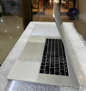 New Laptop Apple MacBook Pro 2018 16GB Intel Core i7 SSD 256GB