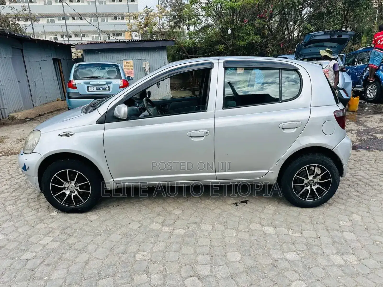 Toyota Vitz 2001 Silver