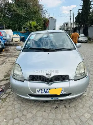 Toyota Vitz 2001 Silver