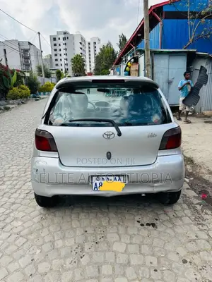 Toyota Vitz 2001 Silver