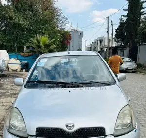 Toyota Vitz 2001 Silver