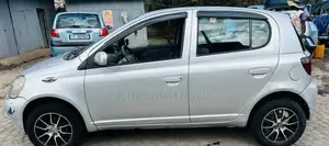 Toyota Vitz 2001 Silver