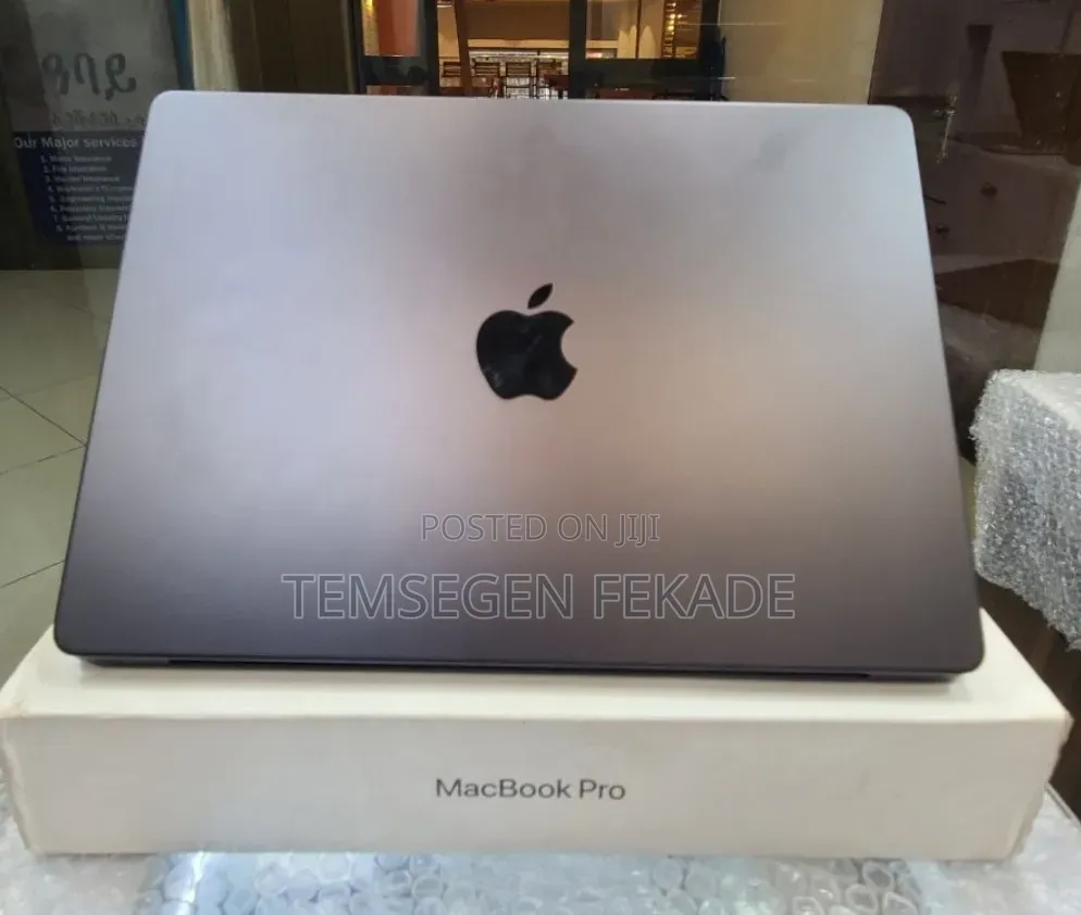 New Apple MacBook Pro 2025 M5 14-inch 16GB Apple M5 Pro SSD 512GB