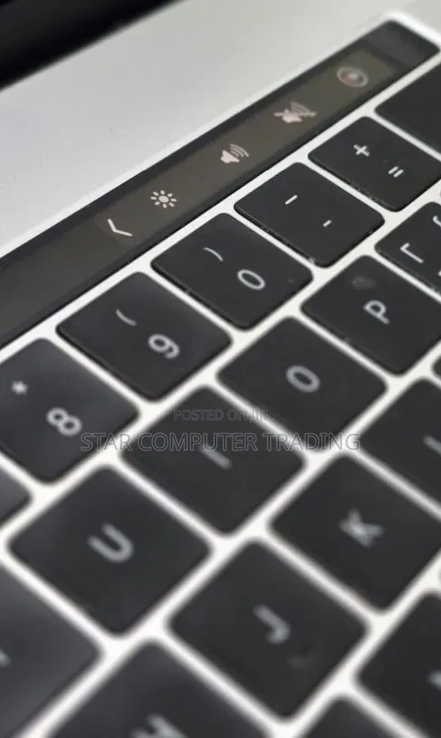 New Laptop Apple MacBook Pro 2016 16GB Intel Core i7 SSD 256GB