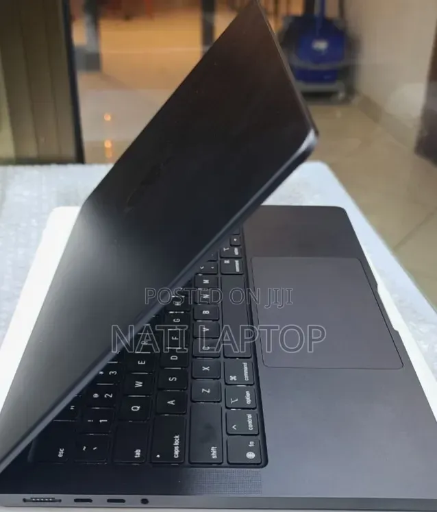 New Apple MacBook Pro 2025 M5 14-inch 16GB Apple M5 Pro SSD 512GB