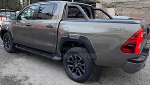 Toyota Hilux 2022 Green