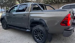 Toyota Hilux 2022 Green
