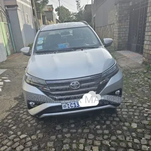 Toyota Rush 2022 Silver