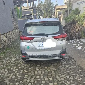 Toyota Rush 2022 Silver