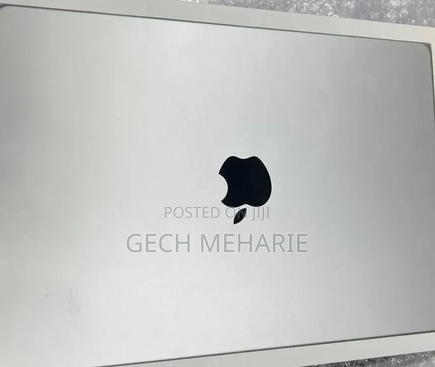 New Laptop Apple MacBook Air 2024 M3 15-inch 24GB Apple M3 SSD 512GB