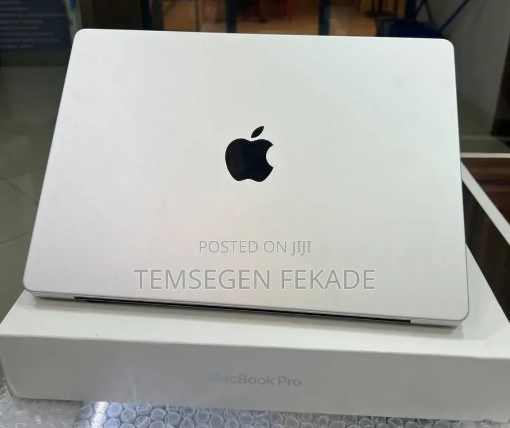 New Laptop Apple MacBook Air 2024 M3 15-inch 24GB Apple M3 SSD 512GB