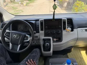 Toyota Grand HiAce 2020 White