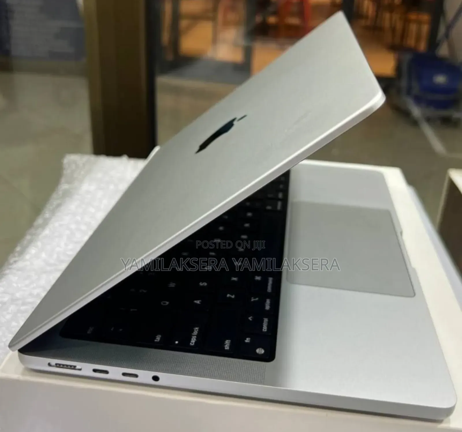 New Laptop Apple MacBook Air 2024 M3 13-inch 16GB Apple M3 SSD 512GB