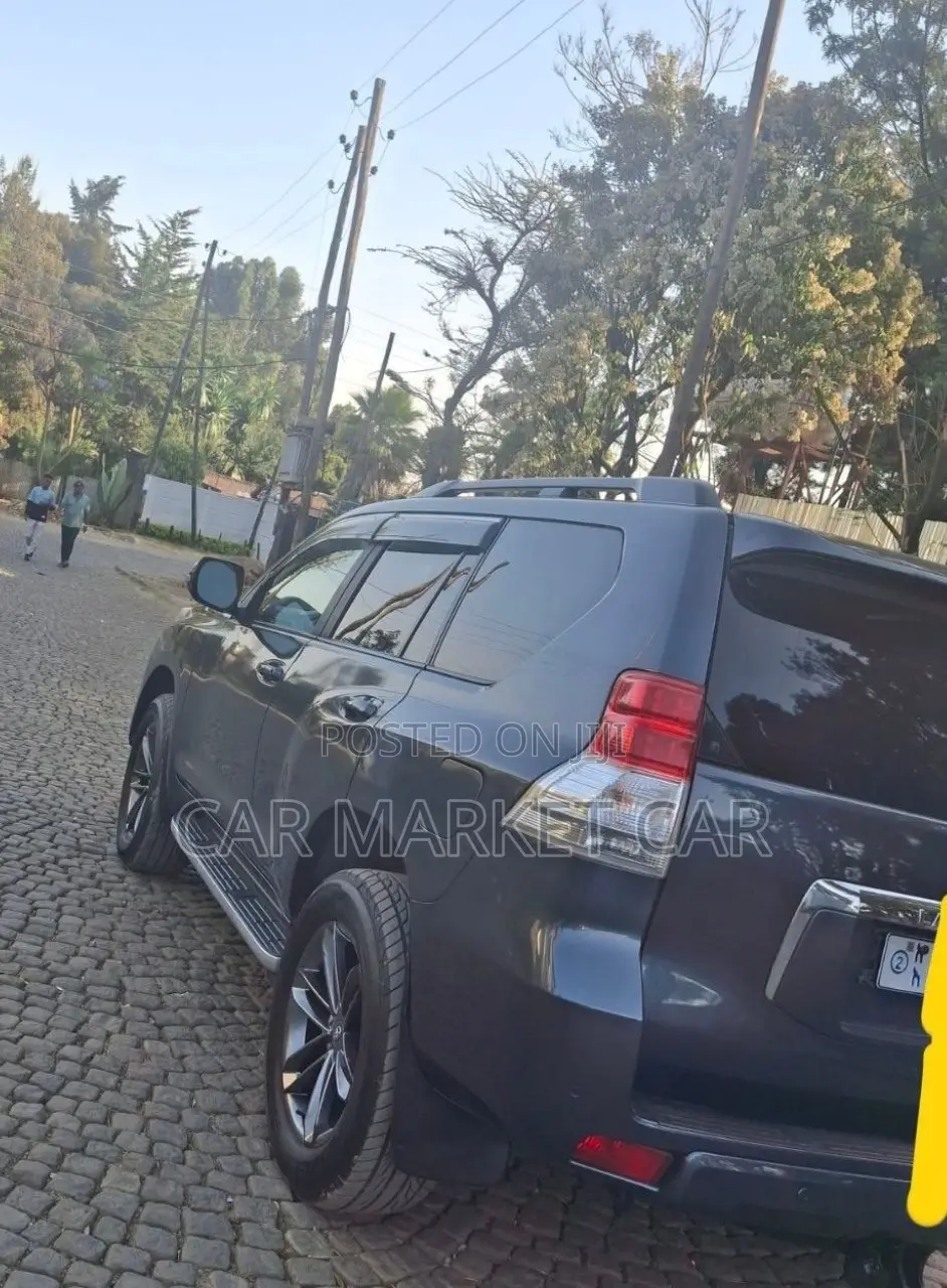 Toyota Land Cruiser Prado 3.0 TD 2012 Gray