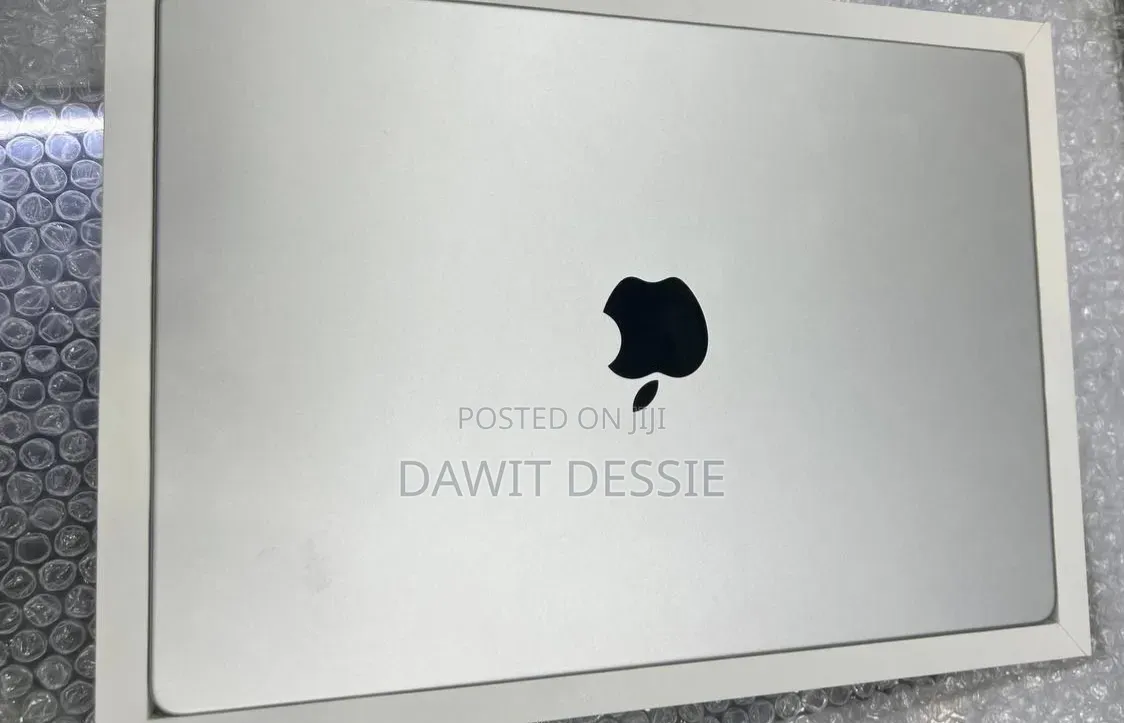 New Laptop Apple MacBook Air 2024 M3 15-inch 24GB Apple M3 SSD 512GB