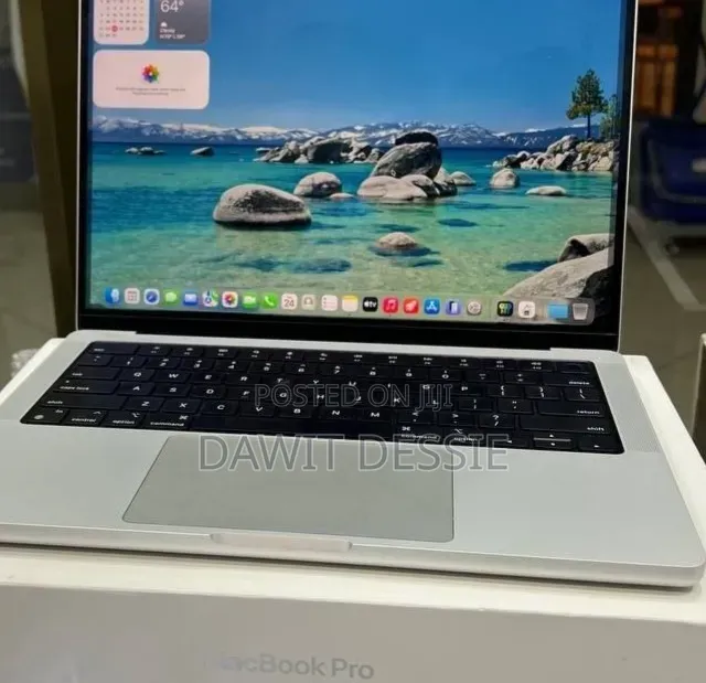 New Laptop Apple MacBook Air 2024 M3 15-inch 24GB Apple M3 SSD 512GB