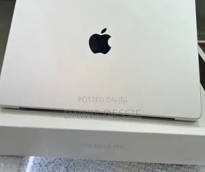 New Laptop Apple MacBook Air 2024 M3 15-inch 24GB Apple M3 SSD 512GB