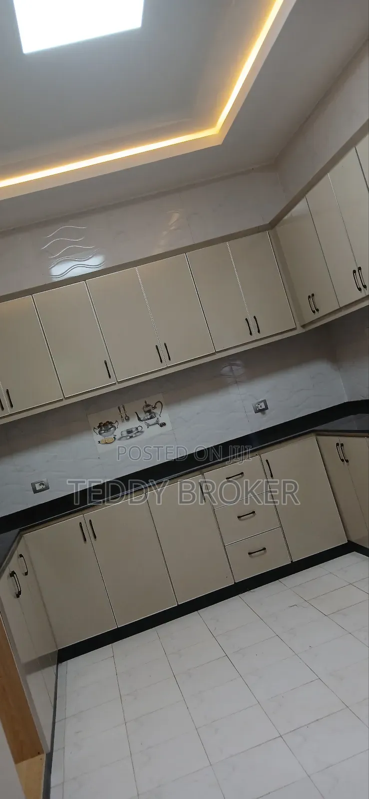 11bdrm House in Lafto for sale