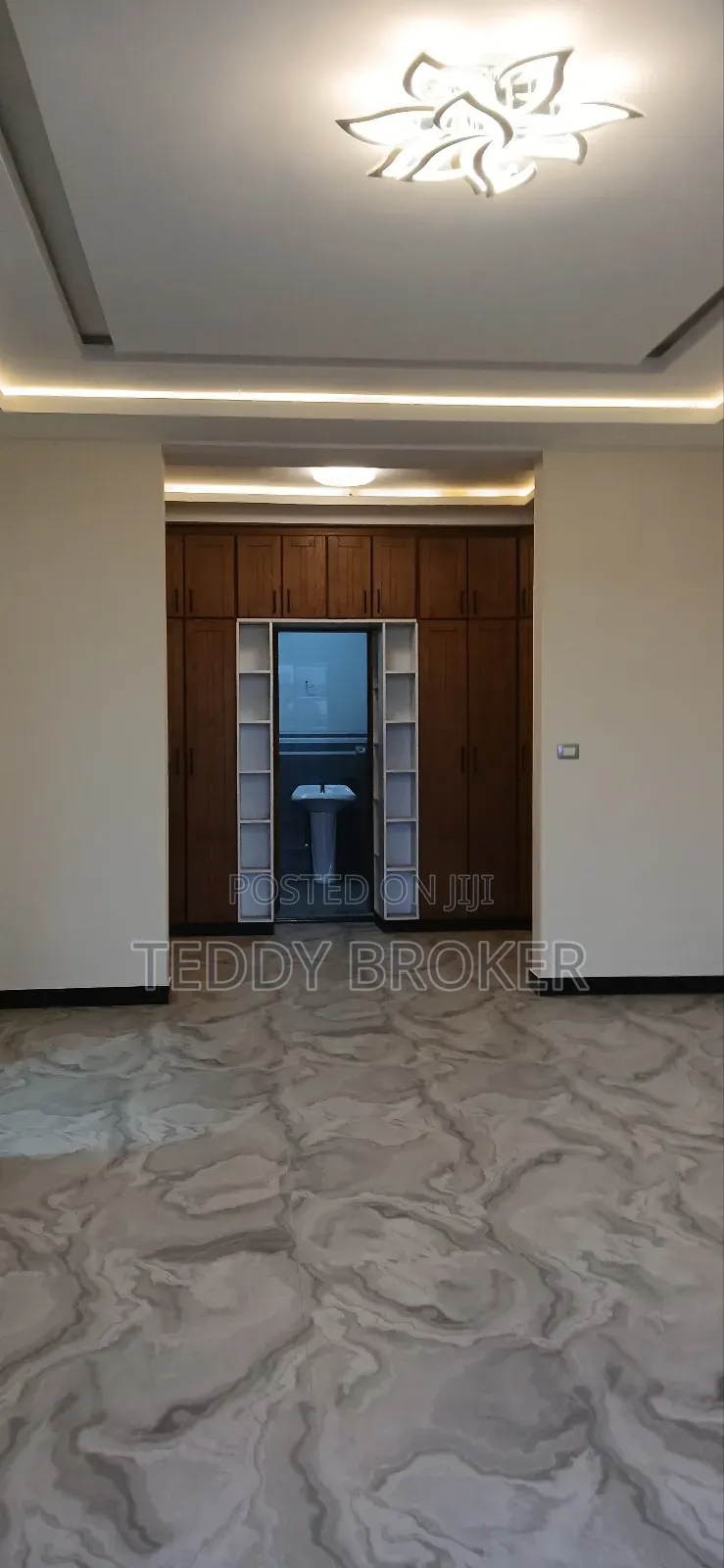 11bdrm House in Lafto for sale