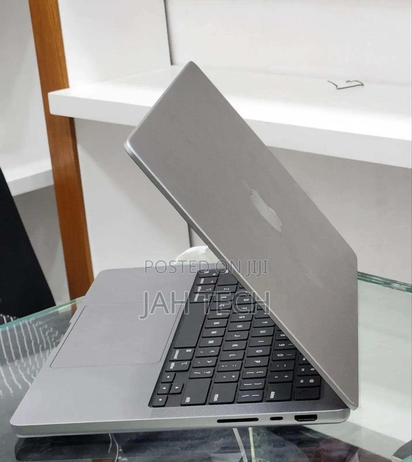 New Laptop Apple MacBook Pro M1 32GB Apple M1 Pro SSD 512GB