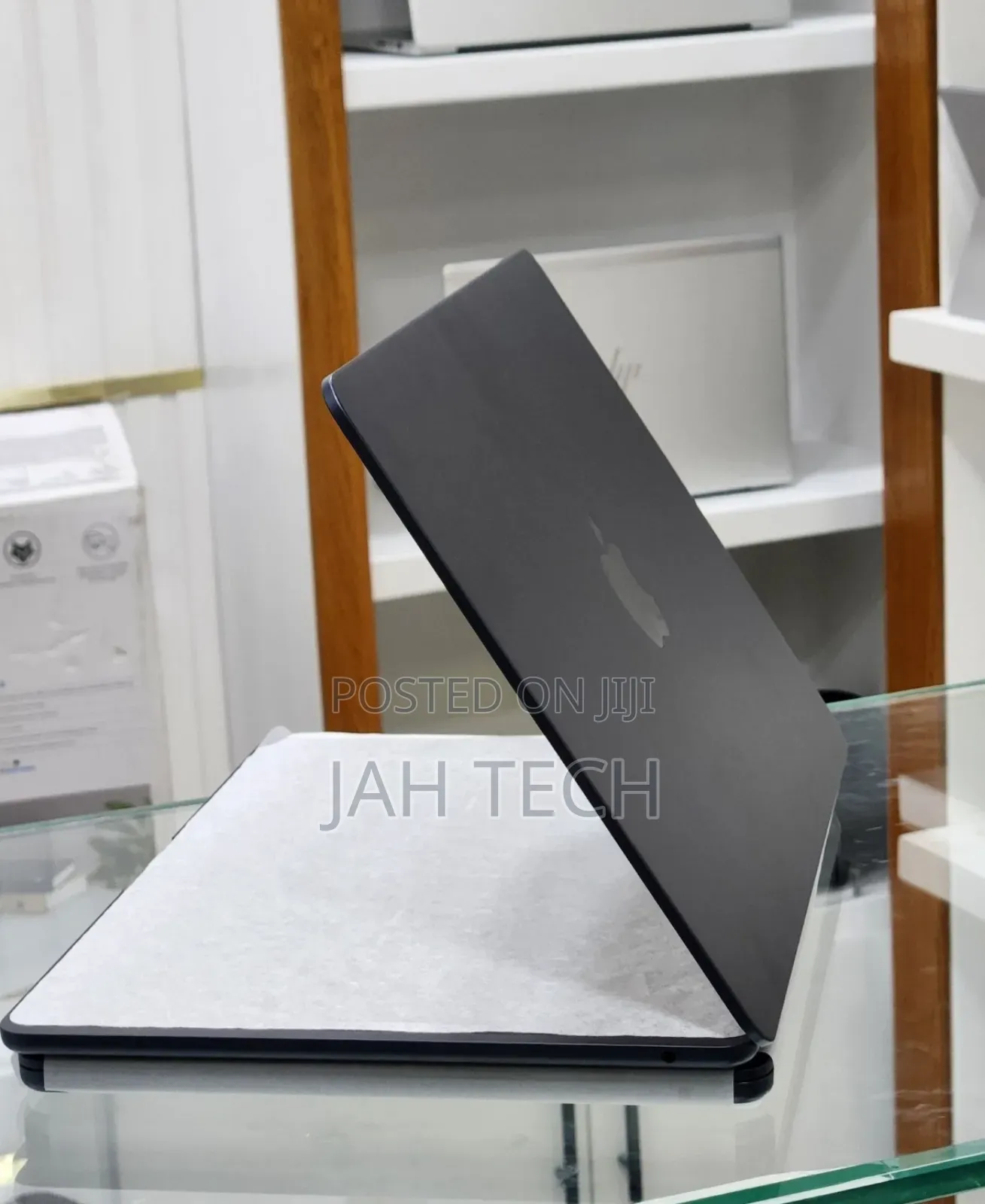New Laptop Apple MacBook Air 2025 M4 13-inch 16GB Apple M4 SSD 256GB
