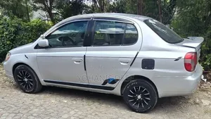 Toyota Platz 2001 Silver