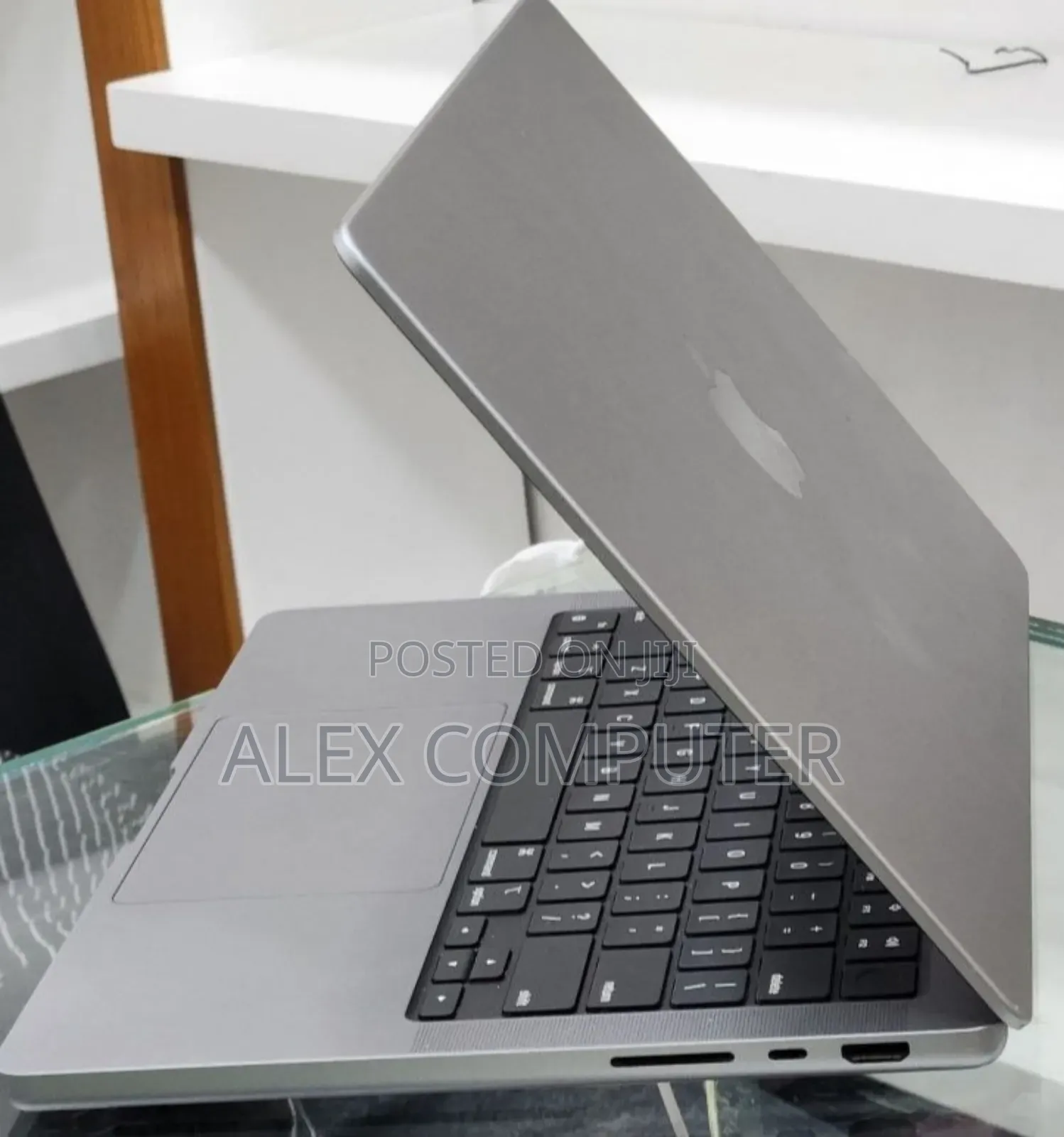 New Laptop Apple MacBook Pro M1 32GB Apple M1 Pro SSD 512GB