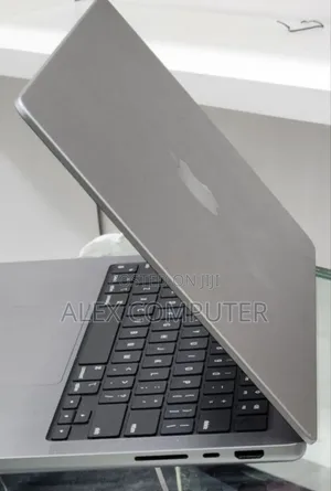 New Laptop Apple MacBook Pro M1 32GB Apple M1 Pro SSD 512GB