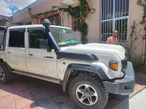 Toyota Land Cruiser 79 Series 2015 White