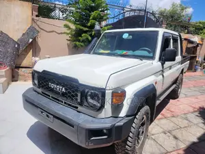 Toyota Land Cruiser 79 Series 2015 White