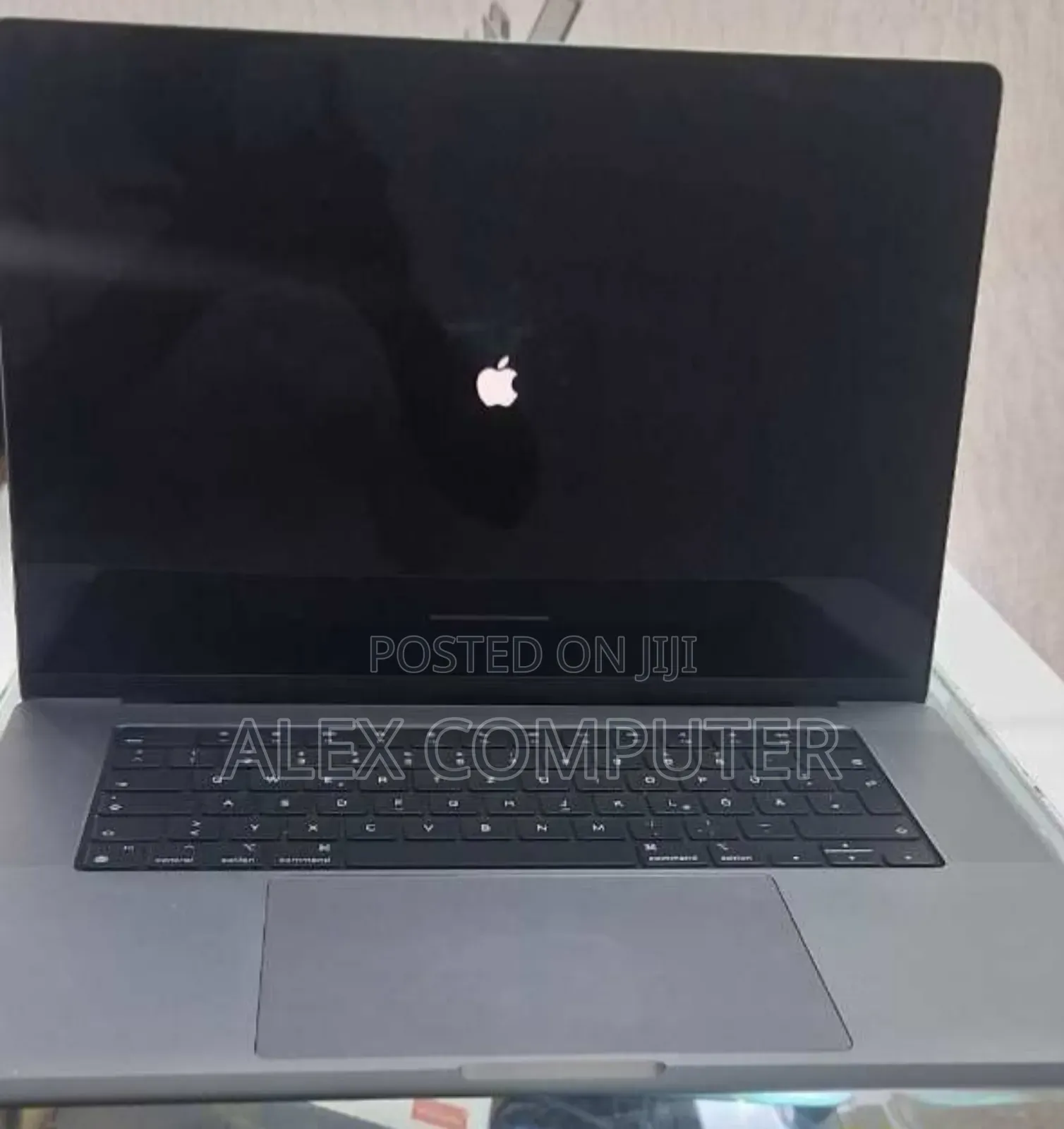 New Laptop Apple MacBook Pro M1 16GB Apple M1 Pro SSD 512GB