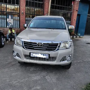 Toyota Hilux 2015 Gold