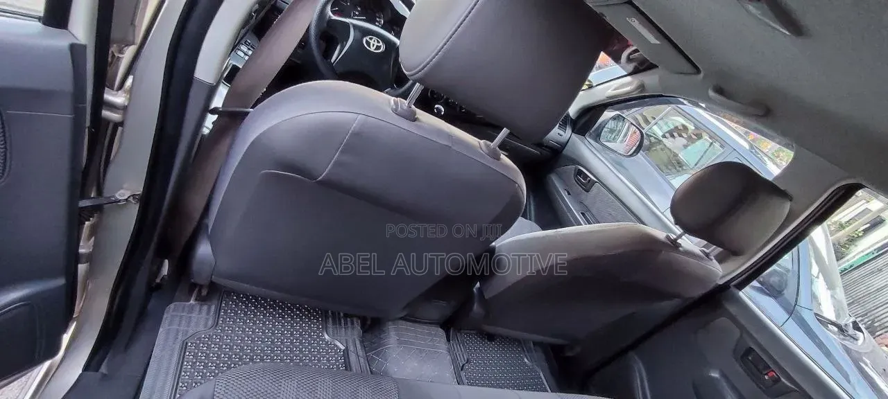 Toyota Hilux 2015 Gold
