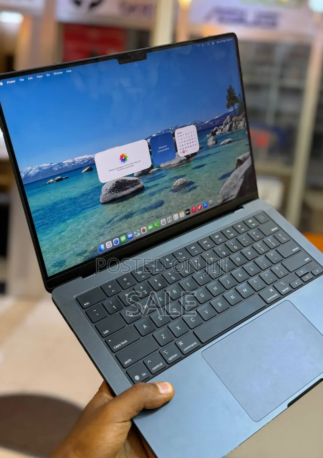 New Apple MacBook Pro 2025 M5 14-inch 16GB Apple M1 Pro SSD 512GB