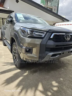 New Toyota Hilux 2025 Gray