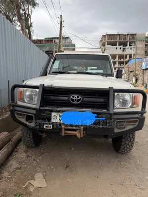 Toyota Land Cruiser 2016 White