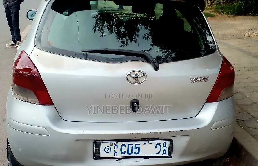 Toyota Yaris 2010 Silver