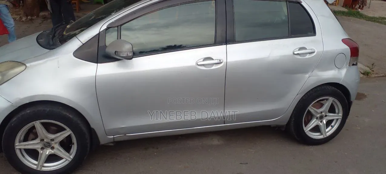 Toyota Yaris 2010 Silver