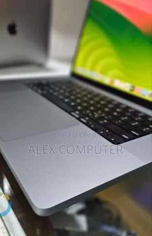 New Laptop Apple MacBook Pro M1 32GB Apple M1 Pro SSD 1T