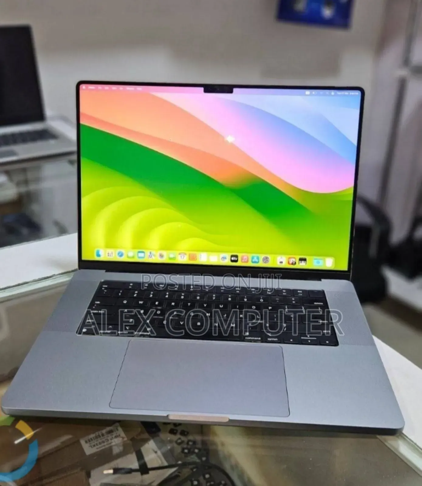 New Laptop Apple MacBook Pro M1 32GB Apple M1 Pro SSD 1T