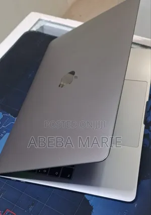 New Laptop Apple MacBook Pro 2017 16GB Intel Core i7 SSD 512GB
