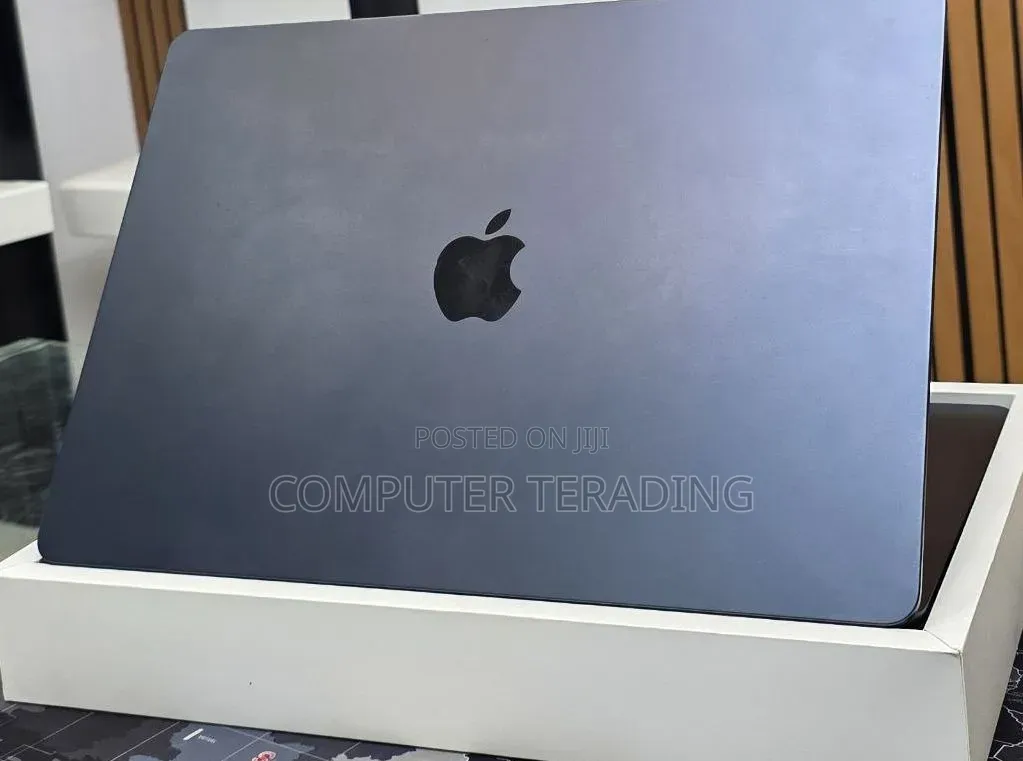 New Laptop Apple MacBook Air 2025 M4 15-inch 16GB Apple M4 SSD 256GB