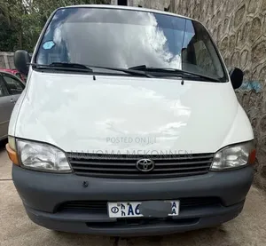 Toyota HiAce 2001 White