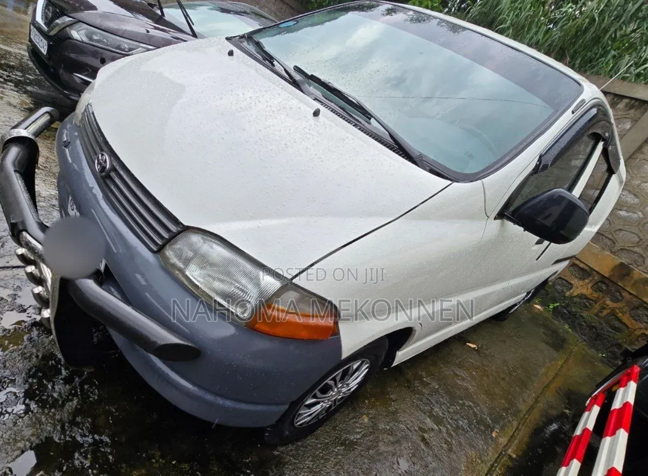 Toyota HiAce 2001 White