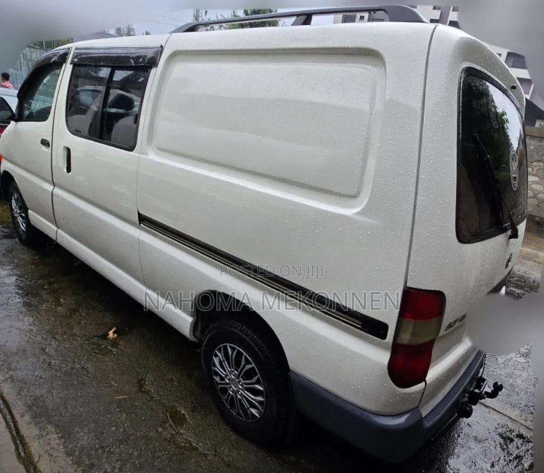 Toyota HiAce 2001 White