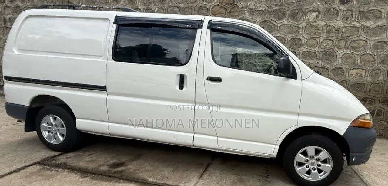 Toyota HiAce 2001 White