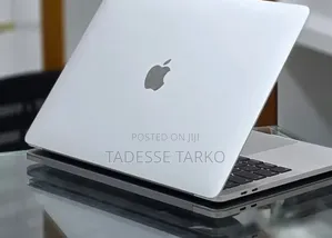 New Laptop Apple MacBook Pro 2019 16GB Intel Core i7 SSD 256GB