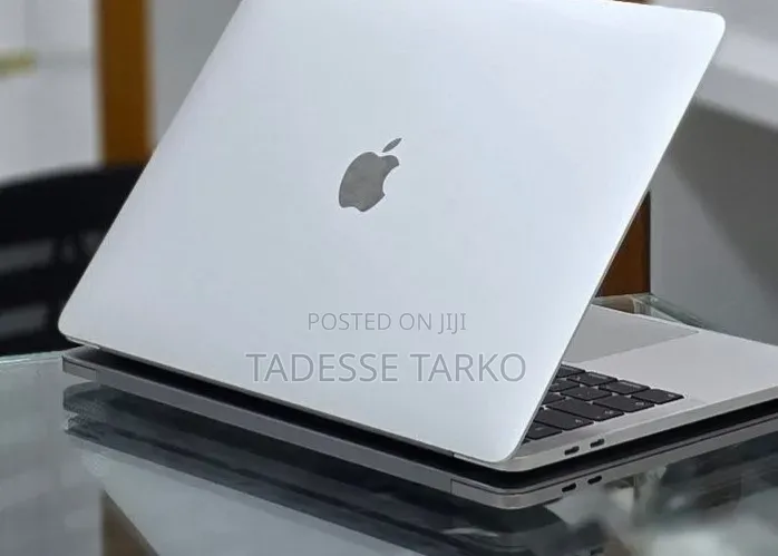 New Laptop Apple MacBook Pro 2019 16GB Intel Core i7 SSD 256GB