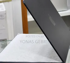 New Laptop Apple MacBook 16GB Apple M4 SSD 256GB